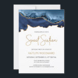 Invitation Marine Blue Gold Agate Sweet 16 Anniversaire fête<br><div class="desc">Cette invitation branchée à l'anniversaire du Sweet sixteen présente une aquarelle d'une géode d'agate dans les tons bleu marine avec des reflets d'or. Les mots "Sweet sixteen" apparaissent dans la parties scintillant en faux or dans la police décorative moderne d'écriture manuscrite. Customisez-le avec le nom de l'honoré dans le texte...</div>