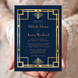 Invitation Marine Blue Gold Geo Vintage 1920 Déco Mariage<br><div class="desc">Cette élégante faire-part de mariage d'inspiration vintage présente du texte doré sur un arrière - plan bleu marine,  encadré par une bordure rectangulaire géométrique vintage art déco en fausse feuille d'or. Un motif de ventilateur en or et bleu marine orne l'arrière de la carte.</div>