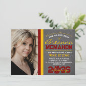 Invitation Maroon & Gold Empreinte de patte Graduation Faire- (Debout devant)