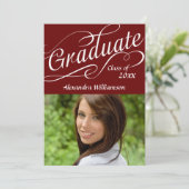 Invitation Maroon Graduate Tourbillonnant Script Photo (Debout devant)