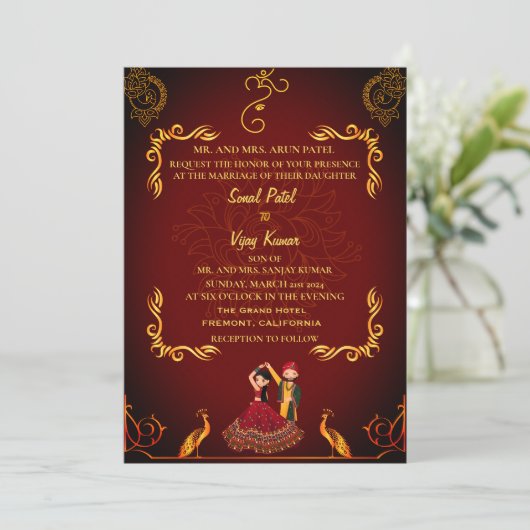 Invitation Maroon indien hindou Mariage Royal Golden Peacock (Debout devant)