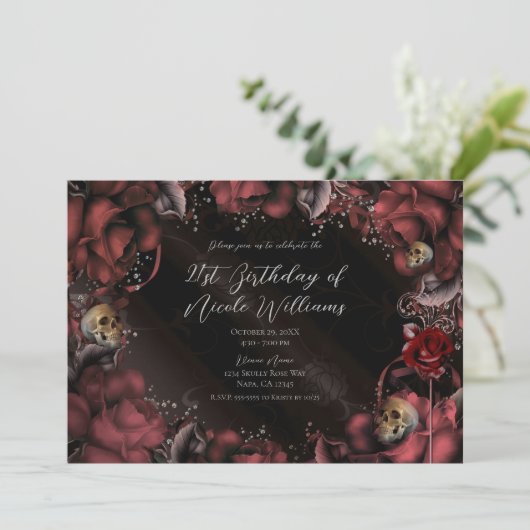 Invitation Maroon Red Rust Roses et crânes Anniversaire (Debout devant)