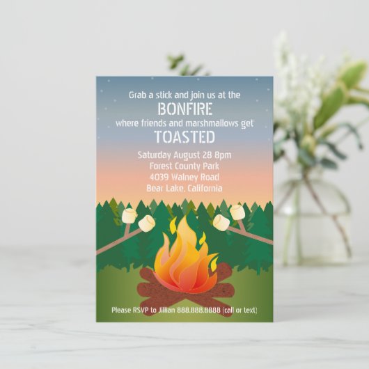 Invitation Marshmallows Fête du feu de camp grillé (Debout devant)