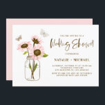 Invitation Mason Jar avec Wedding shower de tournesols roses<br><div class="desc">Invités Invitations à votre événement avec cette invitation wedding shower personnalisable. Il est doté d'un bocal de mason aux tournesols roses accentués par les papillons. Personnalisez cette invitation de tournesol rose en ajoutant les détails de votre événement. Cette invitation wedding shower de tournesol est parfaite pour tout thème d'événement ou...</div>