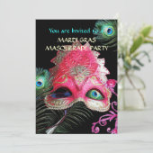 INVITATION MASQUE ROUGE AVEC MASQUERADE DE PLUMES DE PAON (Debout devant)