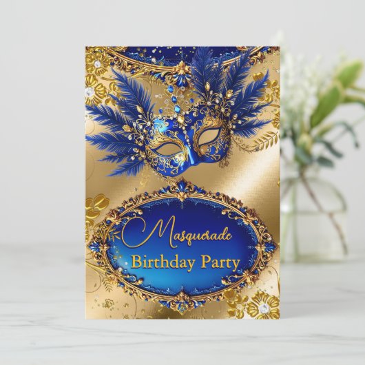 Invitation Masquerade birthday Party Gold Blue Mask Feathers (Debout devant)