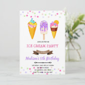Invitation Mention d'anniversaire à la crème glacée mignonne (Debout devant)