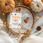 Invitation Merci photo éffrayant d'un anniversaire<br><div class="desc">Envoyez une note de gratitude douce et éffrayante avec ce carte de remerciements photo Éffrayant Un premier anniversaire. Doté de citrouilles d’aquarelle, de fantômes, de toiles d’araignée et d’espace pour la photo de votre enfant, cette carte est parfaite pour célébrer la première journée de boo de votre petit. Une façon...</div>