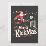 Invitation Merry Kickmas Funny Santa Claus Amateurs de footba<br><div class="desc">Conception du joueur de football de Noël, Père Noël jouant au football graphique, humour de Noël et de football, Design sportif de fête, Santa Claus avec une balle de football, Graphique de football de Noël amusant, Design d'amoureux des sports de vacances, Joueur de football jeu de Noël, Esprit de Noël,...</div>