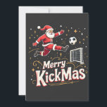 Invitation Merry Kickmas Funny Santa Claus Amateurs de footba<br><div class="desc">Conception du joueur de football de Noël, Père Noël jouant au football graphique, humour de Noël et de football, Design sportif de fête, Santa Claus avec une balle de football, Graphique de football de Noël amusant, Design d'amoureux des sports de vacances, Joueur de football jeu de Noël, Esprit de Noël,...</div>