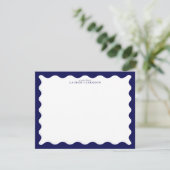 Invitation Midnight Navy Wavy Frame Note Card (Debout devant)