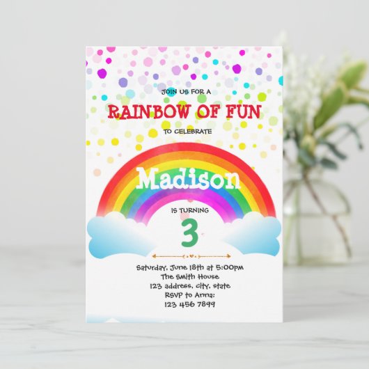 Invitation mignonne d'anniversaire d'arc-en-ciel (Debout devant)
