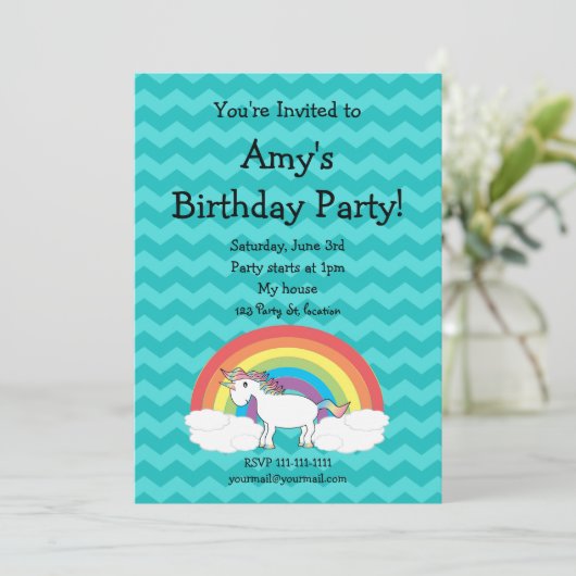 Invitation mignonne d'anniversaire de licorne (Debout devant)