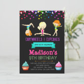 Invitation mignonne d'anniversaire de roues et de (Debout devant)