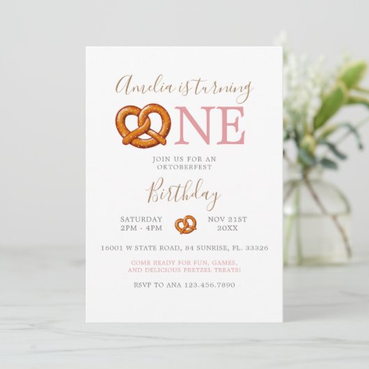Invitation Mignonne rose Octoberfest Pretzel Tourne un Annive (Debout devant)