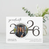 Invitation Minimal Graduation Announcement (Debout devant)