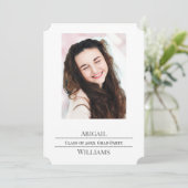 Invitation Minimalist Graduation Party Photo  (Debout devant)