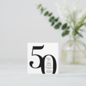 Invitation minimaliste de 50e anniversaire noir et (Debout devant)