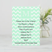 Invitation Mint Zigzag vert avec Monogramme personnalisé. (Debout devant)