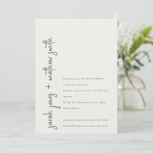 Invitation Minuscule Noir Blanc Script Couples Douche (Debout devant)