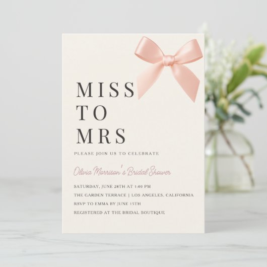Invitation Miss to Mrs Blush Pink Bow Bridal Shower (Debout devant)