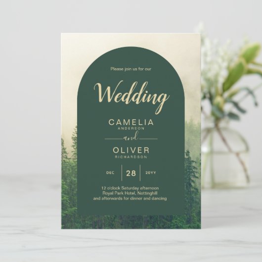 Invitation Misty Green Forest Pine Trees Mariage (Debout devant)