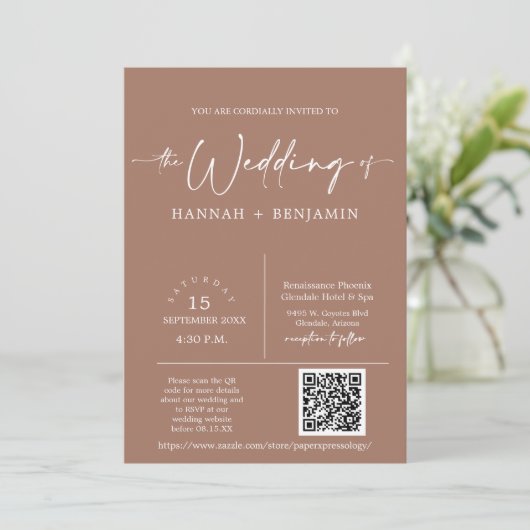 Invitation Mocha Mousse Boho Arch QR Code Photo (Debout devant)