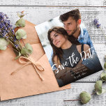Invitation MOD V Photo Bold Enregistrer la date - Plus sombre<br><div class="desc">Envoyer Luxe,  Chic & Bold Enregistrer les Dates avec ce MOD V Photo Bold Enregistrer la Date - Darker Design. Fonctionne bien pour les photos qui nécessitent ou veulent un fond plus sombre. Consultez notre collection Save the Date #2 pour un fond plus léger sur la même conception.</div>