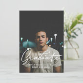 Invitation Modèle de photo de remise de diplômes personnalisé (Debout devant)