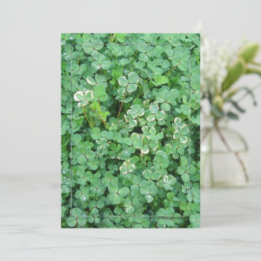 Invitation Modèle d'invitation Trèfle irlandais vert (Debout devant)