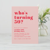 Invitation Modern Bold qui atteint 50 ans | Anniversaire roug (Debout devant)