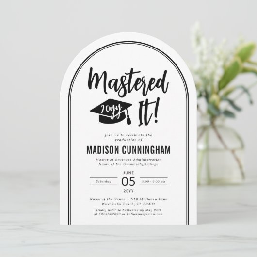Invitation Modern Mastered It Master's Degree Graduation  (Debout devant)