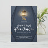 Invitation Modern Navy Blue and Gold Glowing Lantern Iftar (Debout devant)