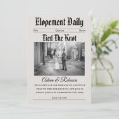 Invitation modern newspaper newlyweds elopement announcements (Debout devant)