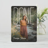 Invitation Modern Photopop DONE Graduation Party (Debout devant)