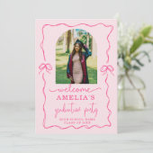 Invitation Modern Pink Bow Graduation Class of 2026 Photo  (Debout devant)