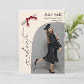 Invitation Modern Script Graduate Photo Party (Debout devant)