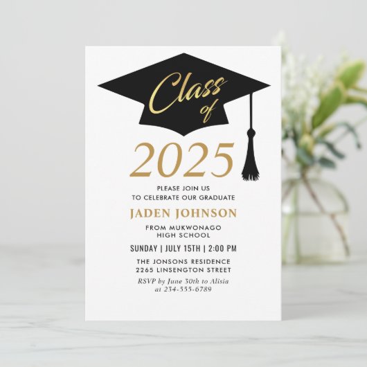 Invitation Modern Simple Class of 2025 Graduation Party (Debout devant)