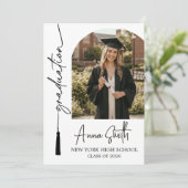 Invitation Modern Tassel Script Photo Graduation Invite (Debout devant)