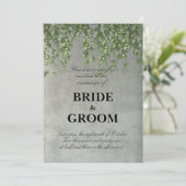 Invitation Modern Textured Concrete Wall with Green Vines Wed (Debout devant)