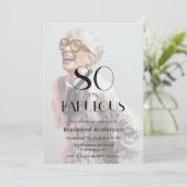 Invitation Moderne 80 ans & Fabuleuse Photo 80e Anniversaire (Debout devant)