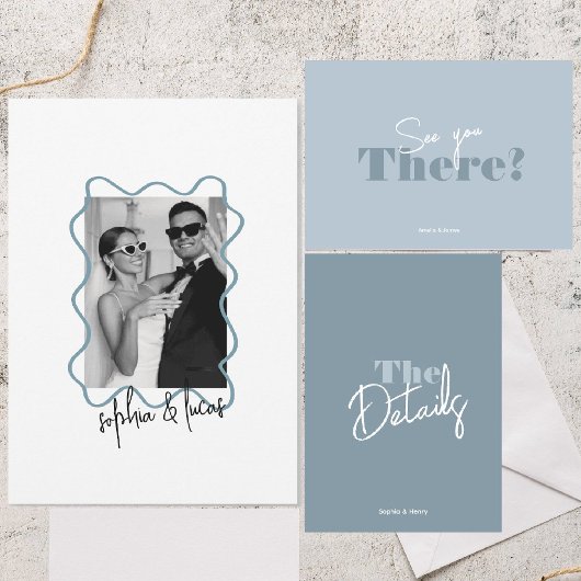 Invitation moderne audacieux Minimal Dusty Blue Wavy Mariage