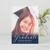 Invitation Moderne Blue White Calligraphie Photo Graduation (Debout devant)