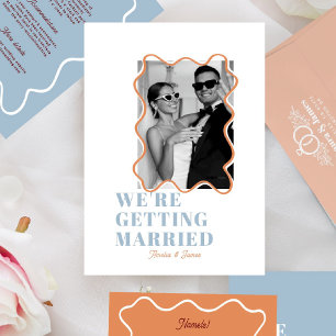 Invitation moderne Bold Wavy funky bleu et orange Mariage