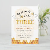 Invitation Moderne Cute C’est tellement doux d’être trois ans (Debout devant)