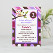 Invitation moderne d'anniversaire de hiboux (Debout devant)