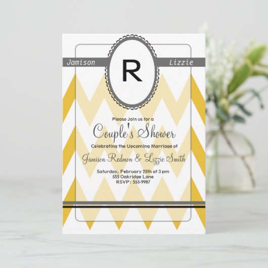 Invitation moderne de Chevron avec le monogramme (Debout devant)