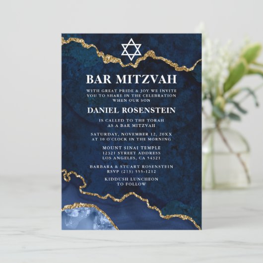 Invitation Moderne Elegant Bleu Marbre Or Géode Bar Mitzvah (Debout devant)