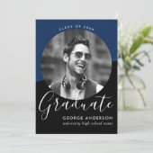 Invitation Moderne Elegant Blue Black Photo Party Graduation (Debout devant)