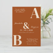 Invitation Moderne Élégant Mariage orange brûlé initial (Debout devant)